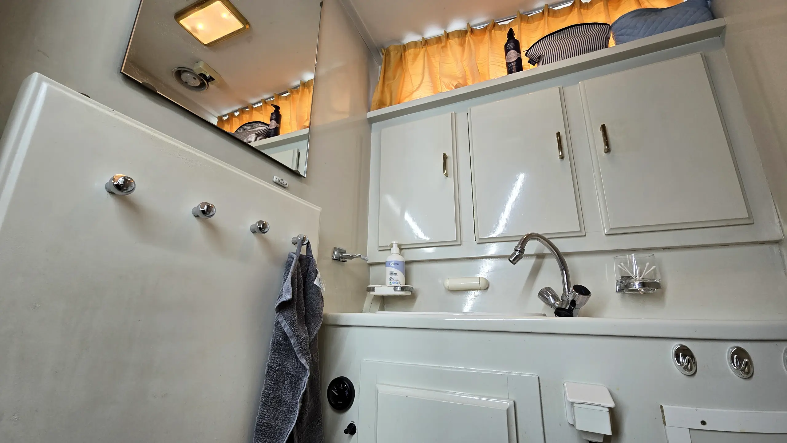 motor-boat-super-van-craft-1380 (97)